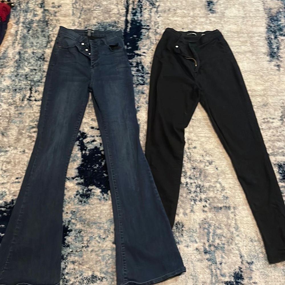 This is a set of two size 5 fashion nova jeans